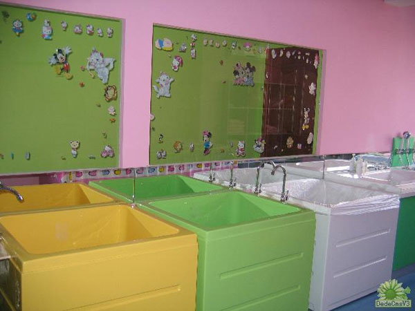 少飛游泳館實體店內部