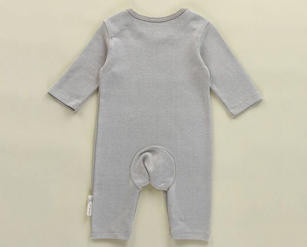 寶巢嬰兒連體爬服背面