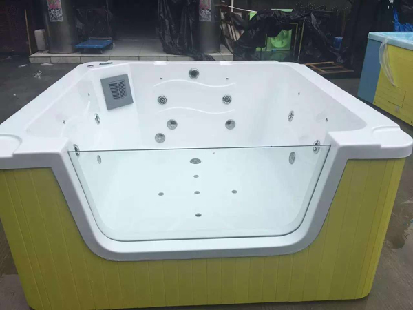 童伴麗嬰游泳池黃色