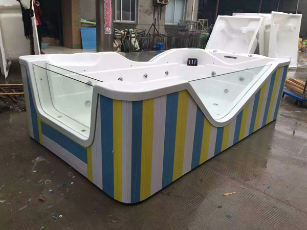 童伴麗嬰游泳池條紋