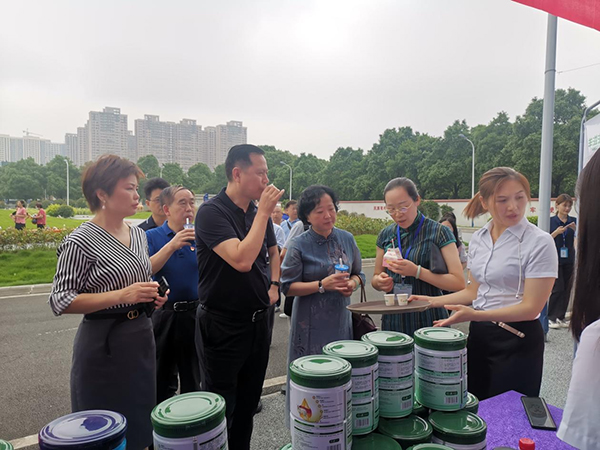 歐比佳乳業(yè)受邀參加綠色食品產(chǎn)業(yè)鏈消費體驗活動.jpg 歐比佳乳業(yè)受邀參加綠色食品產(chǎn)業(yè)鏈消費體驗活動.jpg