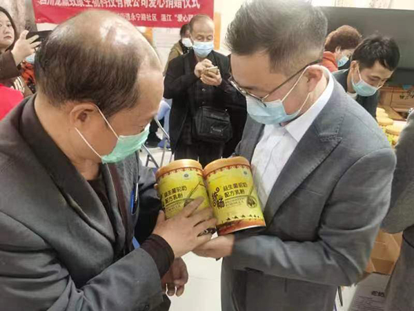 統(tǒng)暢駝奶愛心公益行動 (4).jpg 統(tǒng)暢駝奶愛心公益行動 (4).jpg