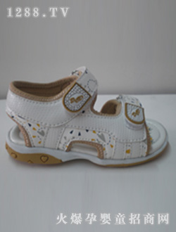 ��؈֮����ɫ��Ь