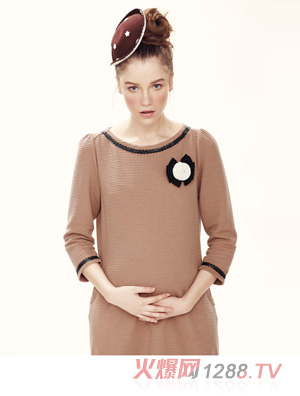 38�����ɫ�r(sh��)�е����B��ȹ