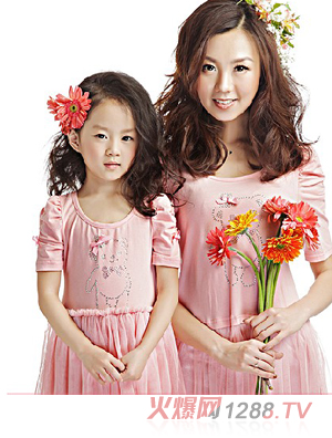 ����ؐؐС�ܹ���ĸŮ�b��ɫ