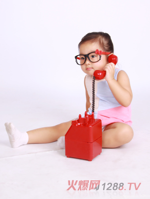 �Ͽ���Ůͯ��ɫ�B��ȹ